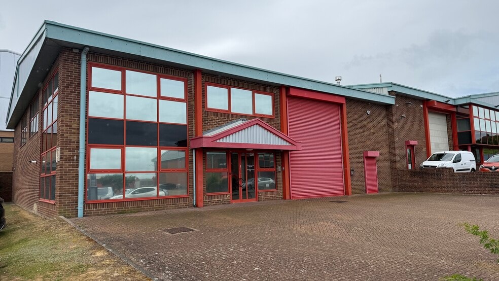 Wilbury Way, Hitchin to rent - Building Photo - Image 1 of 6