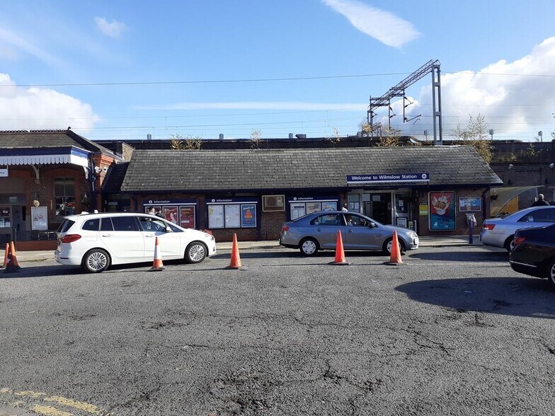 Station Rd, Wilmslow to rent - Building Photo - Image 3 of 8