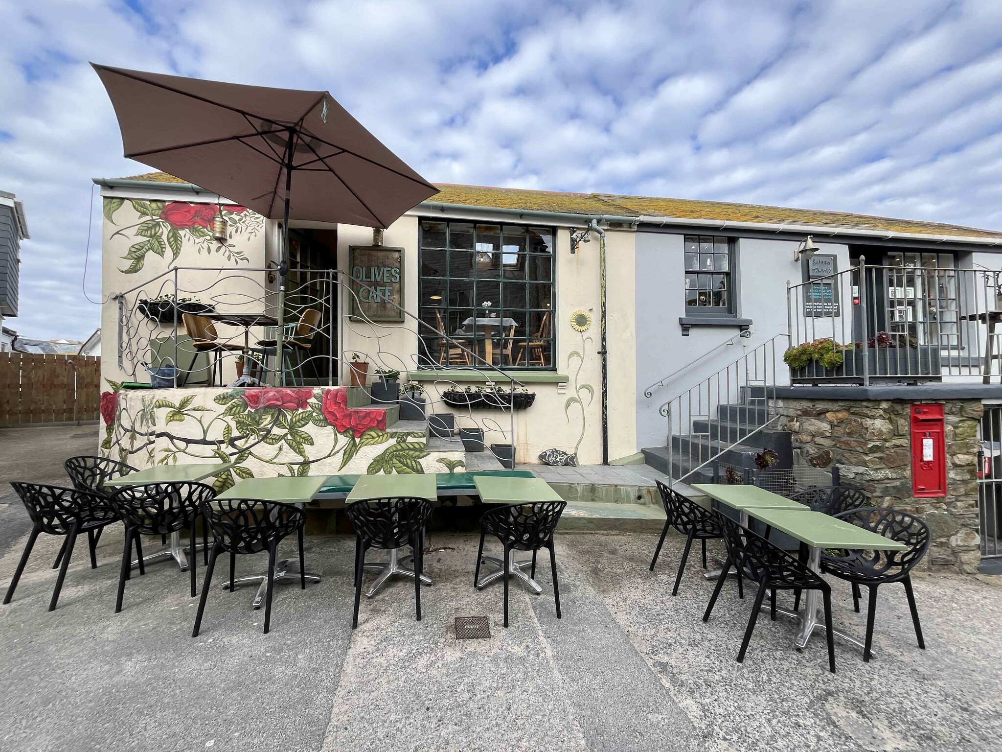 Island Square, St Ives to rent Building Photo- Image 1 of 5