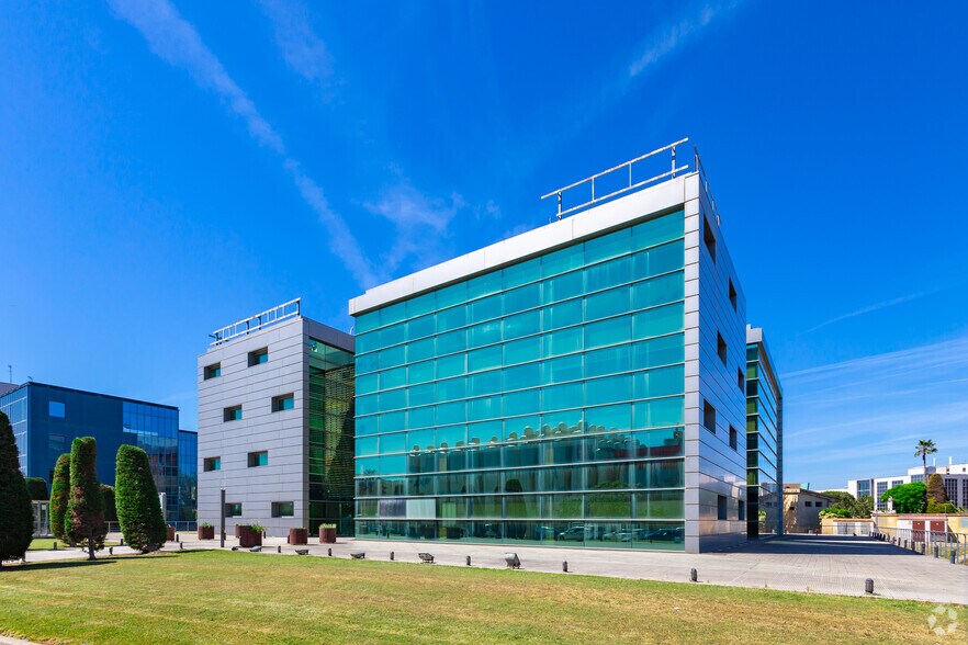 Carrer de la Garrotxa, 2, El Prat de Llobregat, Barcelona to rent - Primary Photo - Image 1 of 4