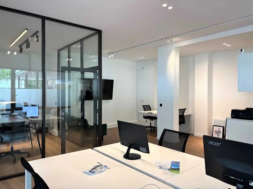 Office in Levallois-Perret for sale Interior Photo- Image 1 of 9