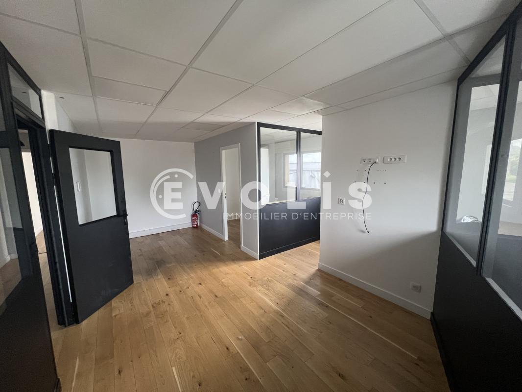 Office in Champigny Sur Marne to rent Interior Photo- Image 1 of 9