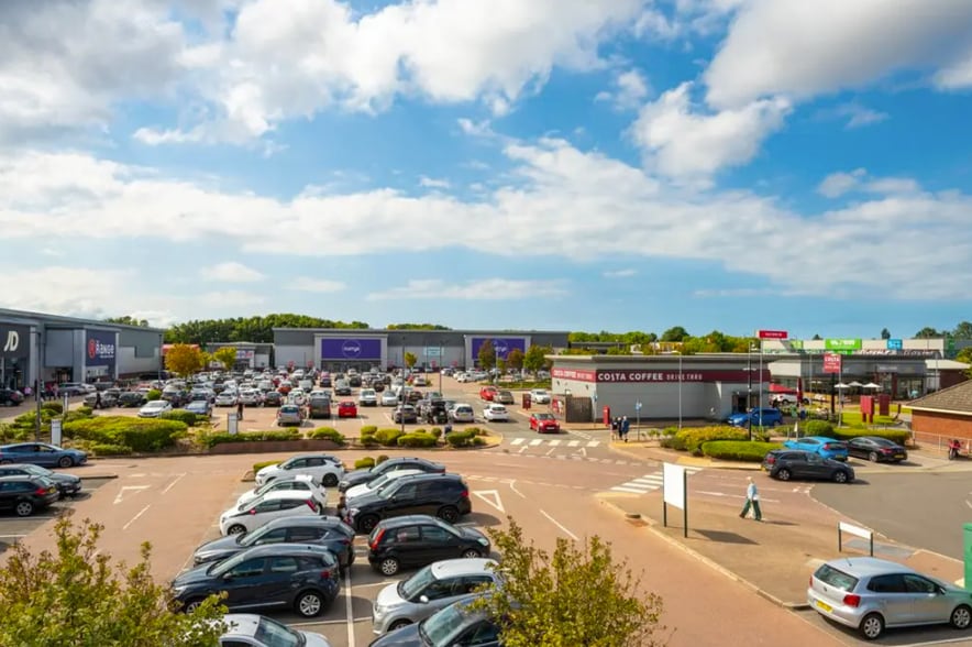 Aintree, Liverpool to rent - Building Photo - Image 2 of 6