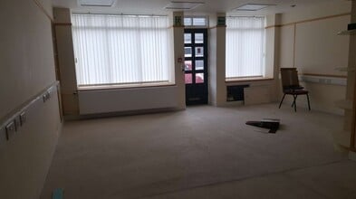 10-12 Arthur St, Newton Stewart to rent Interior Photo- Image 2 of 3