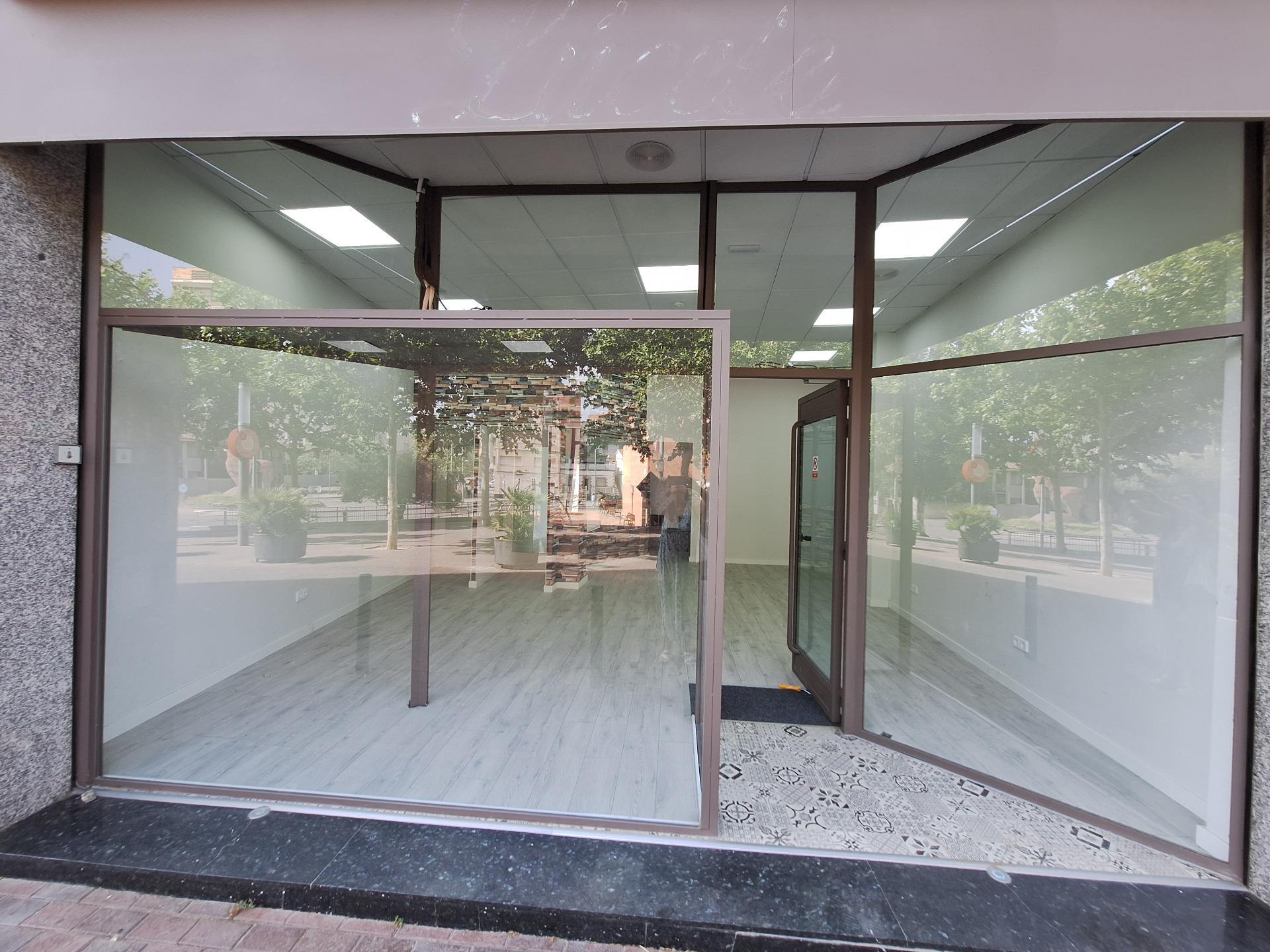Retail in Santa Margarida de Montbui, Barcelona to rent Building Photo- Image 1 of 5