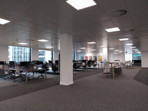 1A Wellington Pl, Leeds to rent Interior Photo- Image 1 of 4