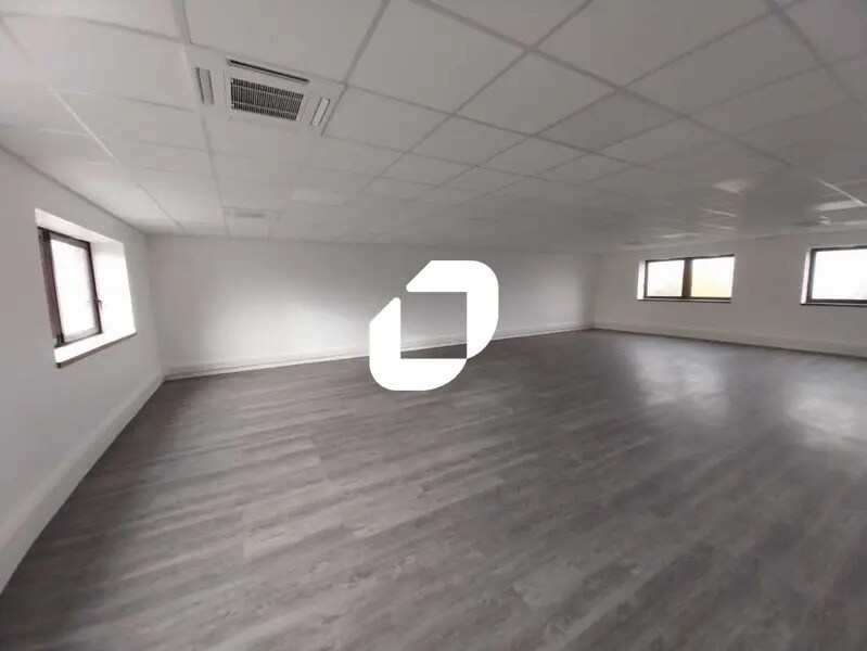 Light Industrial in SAINT-OUEN-L'AUMONE to rent Interior Photo- Image 1 of 11