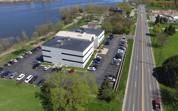 2100 Riverside Dr, Allouez, WI for rent Building Photo- Image 1 of 7