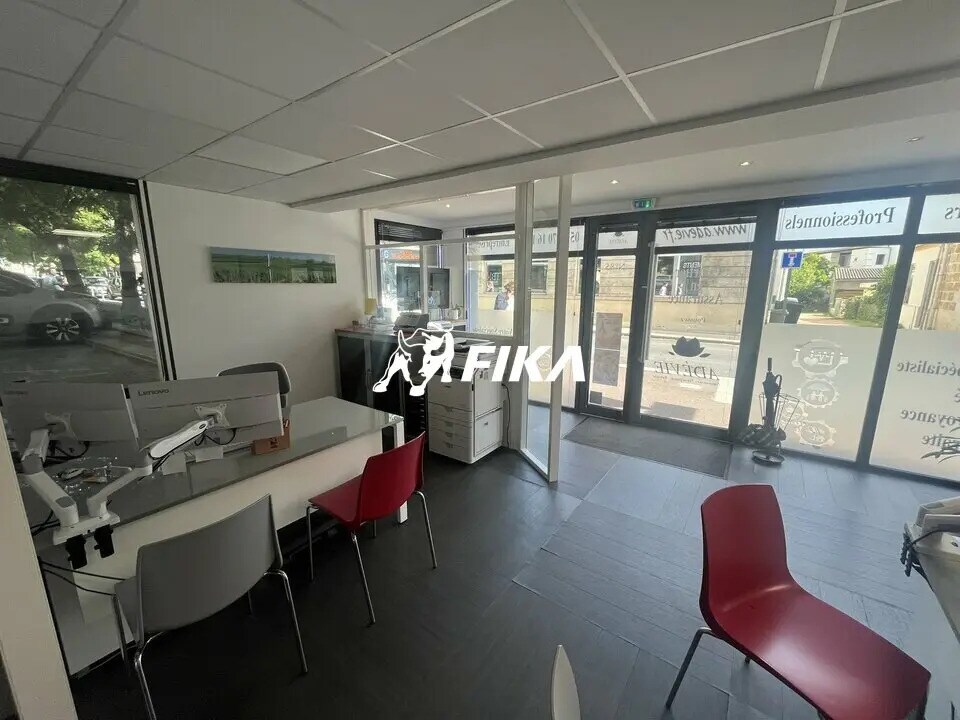Retail in Saint-Médard-en-Jalles for sale Building Photo- Image 1 of 13