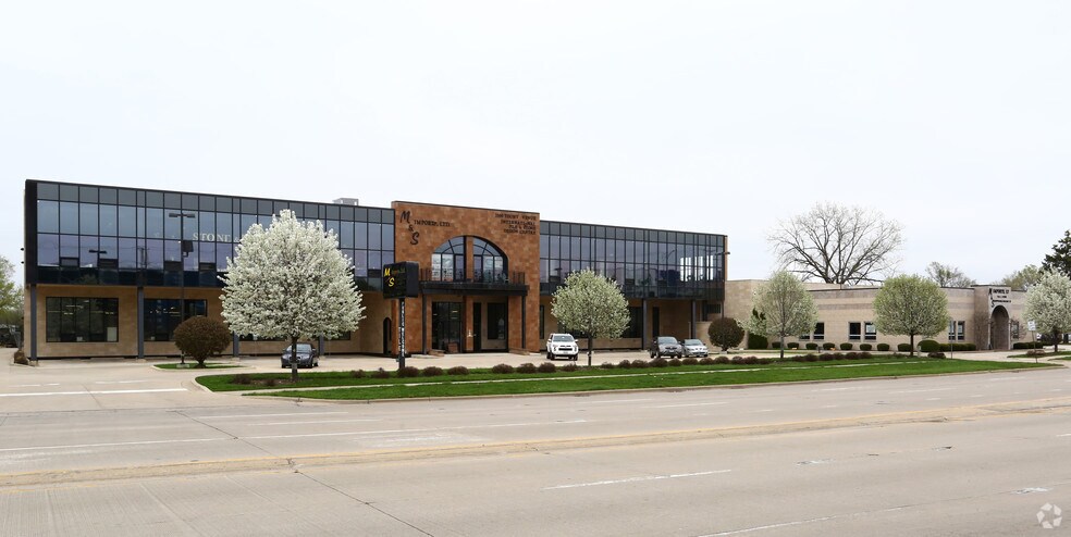 2500 Touhy Ave, Elk Grove Village, IL for sale - Primary Photo - Image 1 of 16