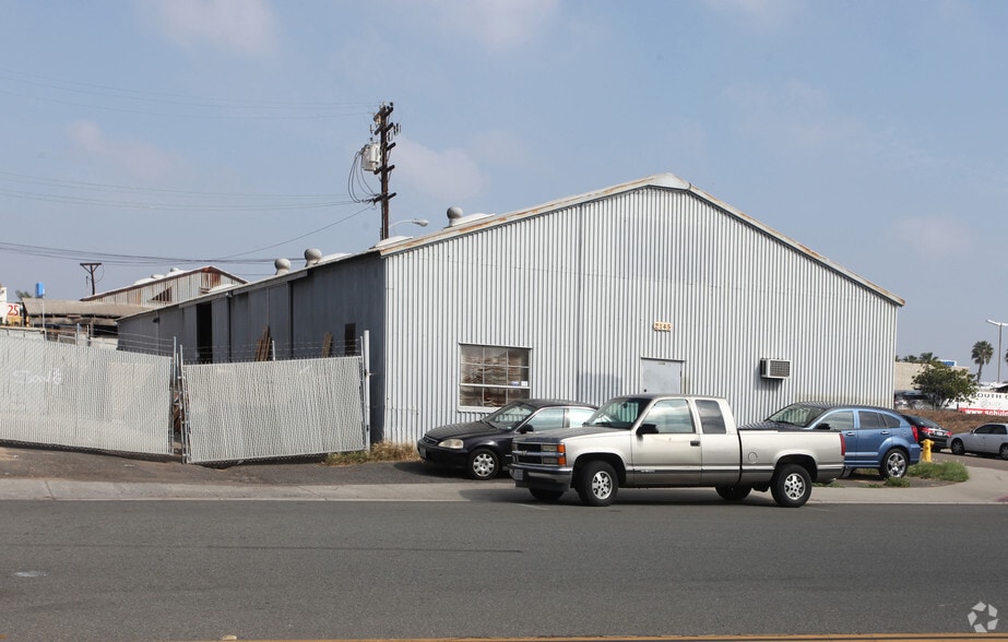 2145 Hoover Ave, National City, CA to rent - Building Photo - Image 2 of 3