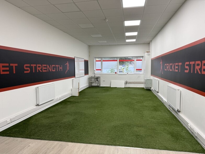 Hanbury Rd, Droitwich to rent - Building Photo - Image 2 of 2