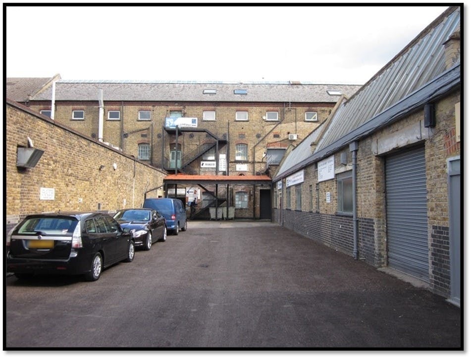 Sandown Rd, Watford to rent Building Photo- Image 1 of 6