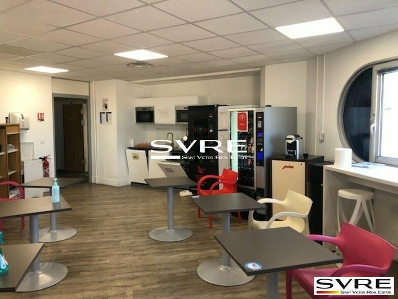 Office in Marseille to rent - Interior Photo - Image 2 of 17
