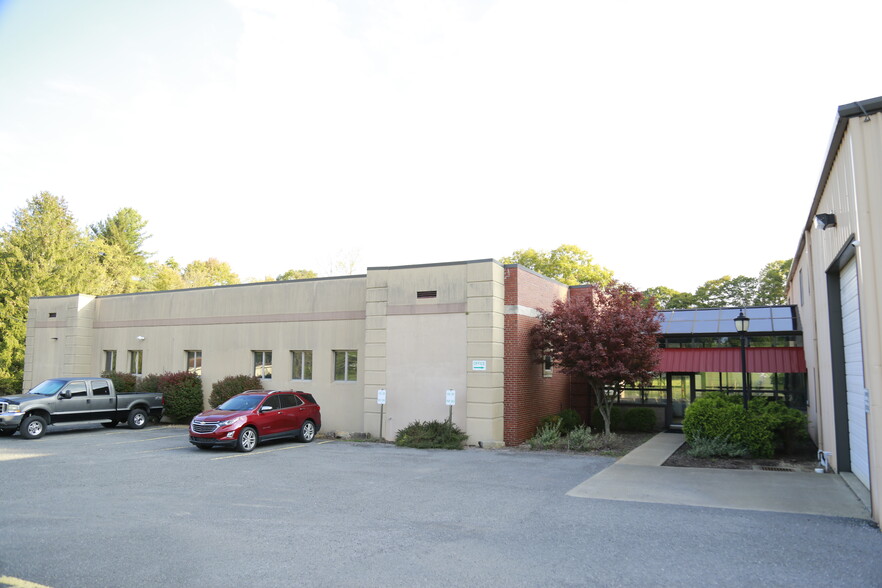 51 Brewer Rd, Morgantown, WV for rent - Building Photo - Image 1 of 9