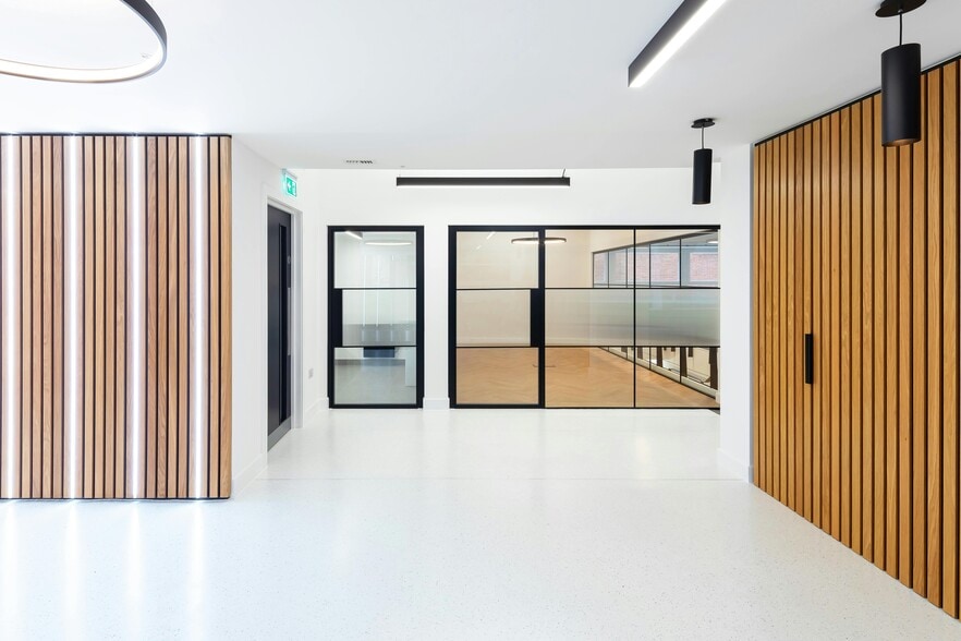 27 Breams Buildings, London to rent - Building Photo - Image 2 of 8