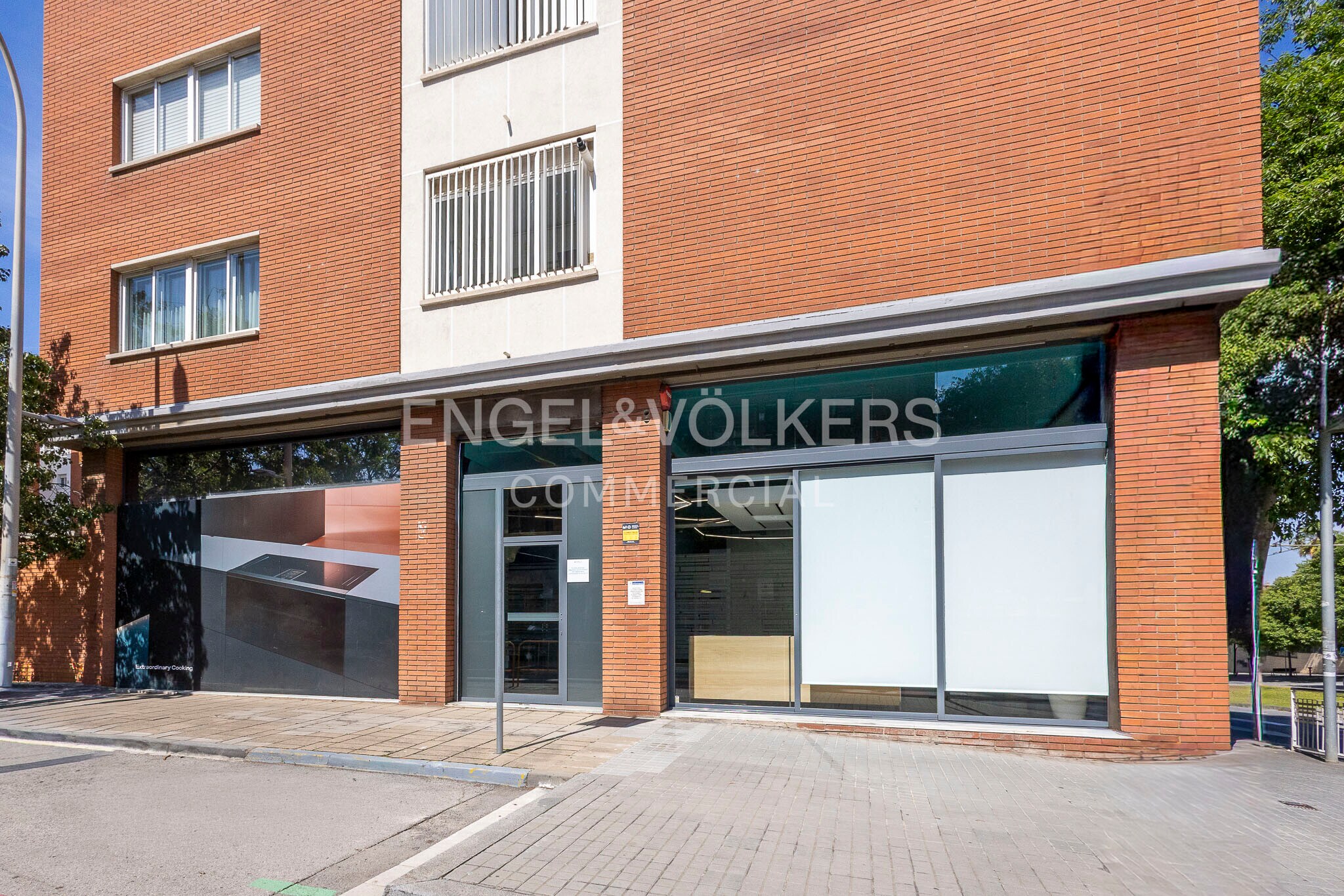 Retail in Sant Just Desvern, Barcelona to rent Interior Photo- Image 1 of 3