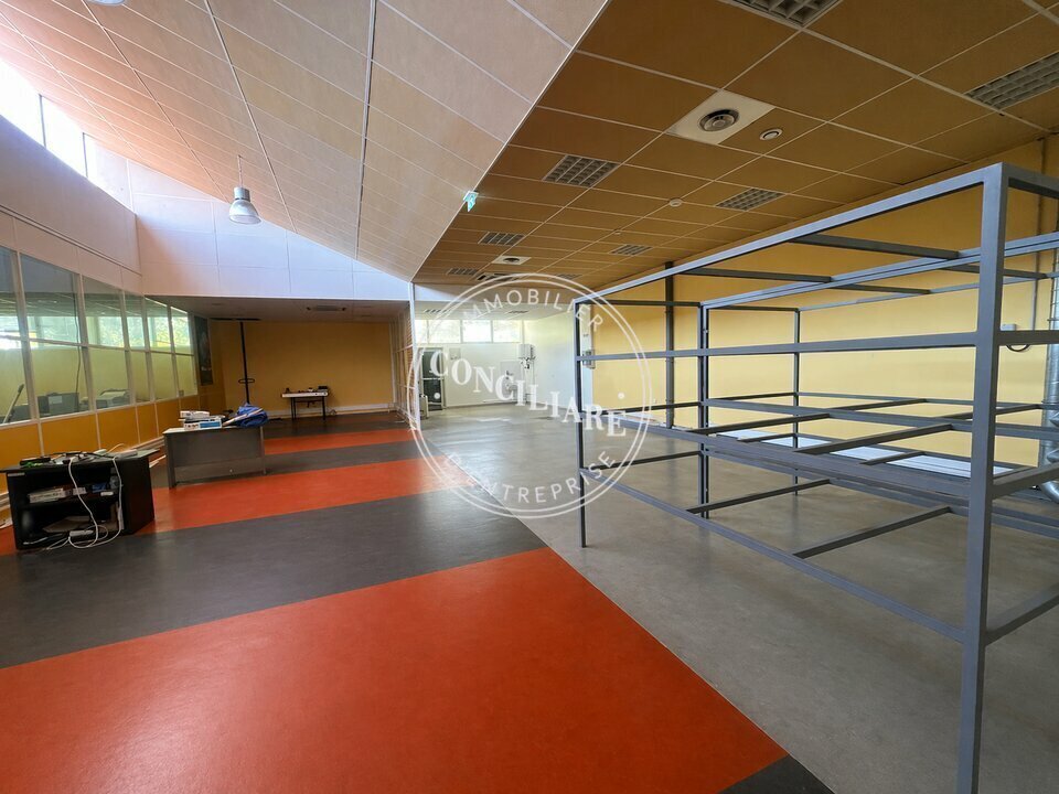 Light Industrial in Toulouse for sale Interior Photo- Image 1 of 6