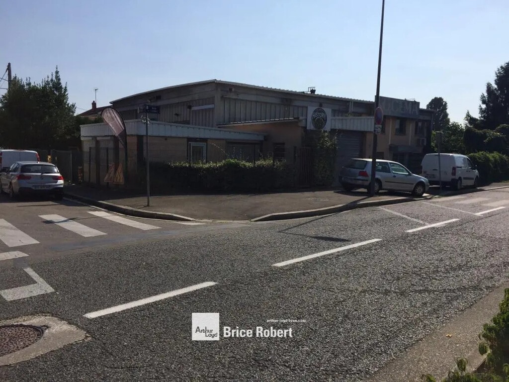 Location Local d'activités 250 m² - Photo 1