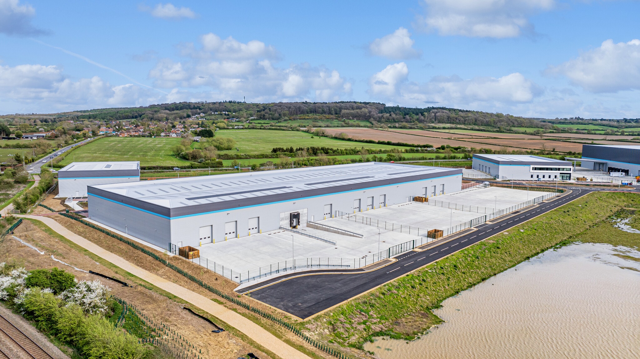 3 Bow Brickhill Rd, Woburn Sands to rent Building Photo- Image 1 of 8