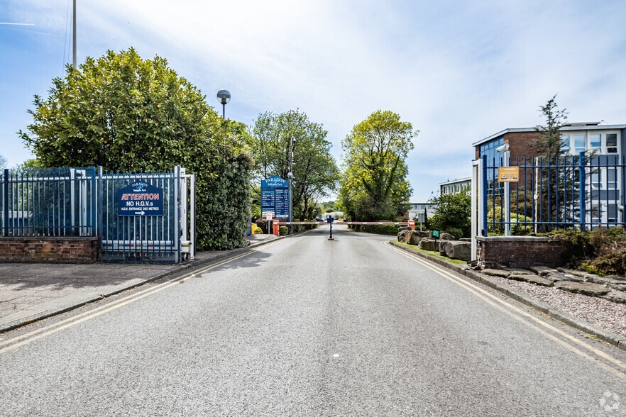 Chorley New Rd, Bolton to rent - Building Photo - Image 1 of 3