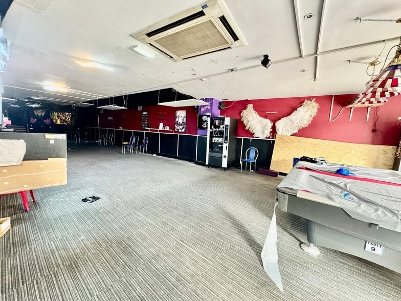 23 High Street N, Dunstable to rent - Building Photo - Image 3 of 4