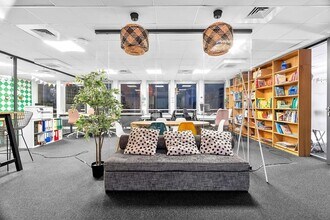 58 Avenue Charles De Gaulle, Neuilly-sur-Seine to rent Interior Photo- Image 2 of 6