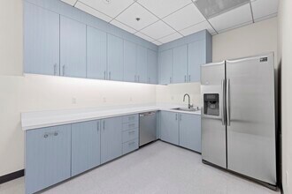 9255 Towne Centre Dr, San Diego, CA to rent Interior Photo- Image 1 of 9