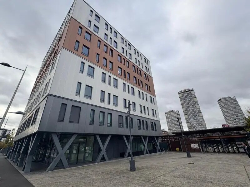 Office in Choisy-le-Roi to rent Primary Photo- Image 1 of 13