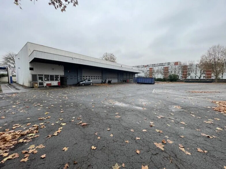 Industrial in Villeneuve-la-Garenne to rent - Building Photo - Image 1 of 30