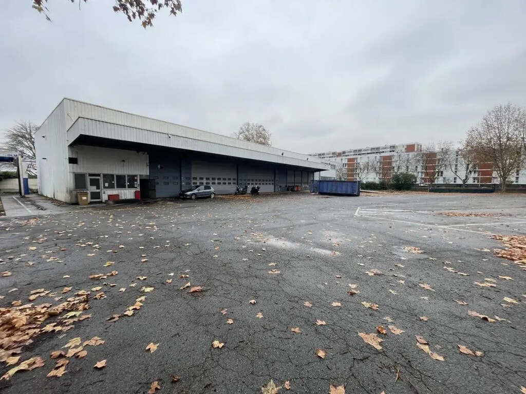 Location Entrepôt 1 460 m² - Photo 1