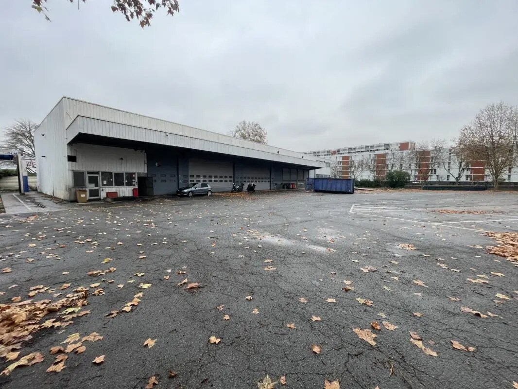 Industrial in Villeneuve-la-Garenne to rent Building Photo- Image 1 of 31