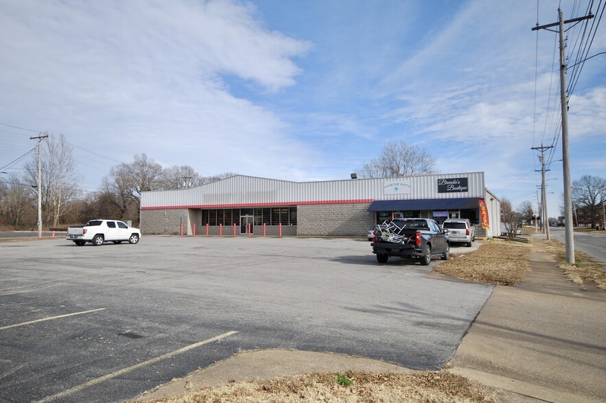 224 N Royal St, Jackson, TN for rent - Building Photo - Image 3 of 18