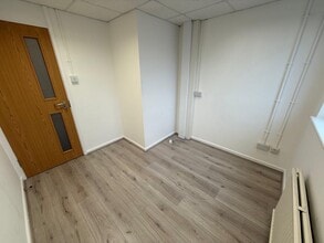 Courtlands Rd, Eastbourne to rent Interior Photo- Image 2 of 5