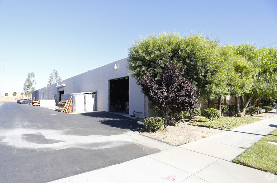 26541 Ruether Ave, Santa Clarita, CA for rent - Building Photo - Image 1 of 4