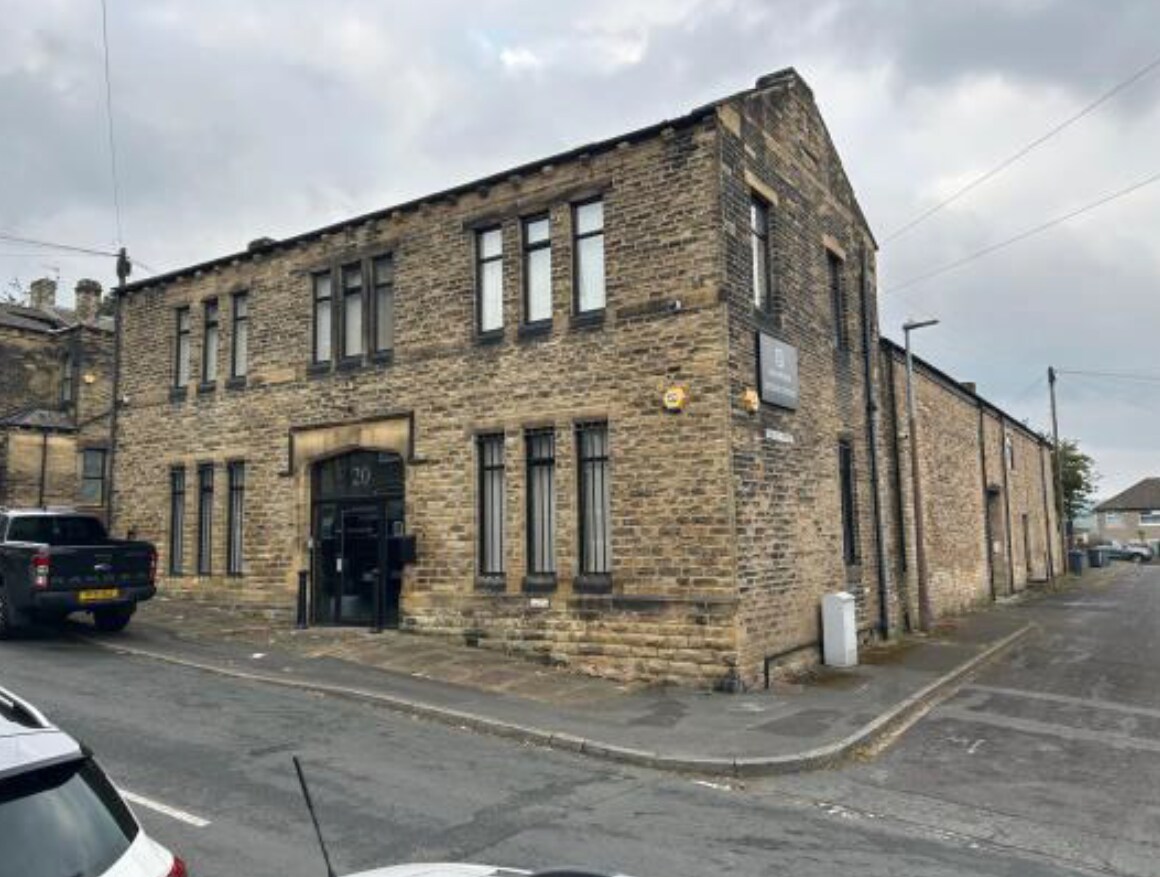 20 Whitcliffe Rd, Cleckheaton to rent Primary Photo- Image 1 of 2