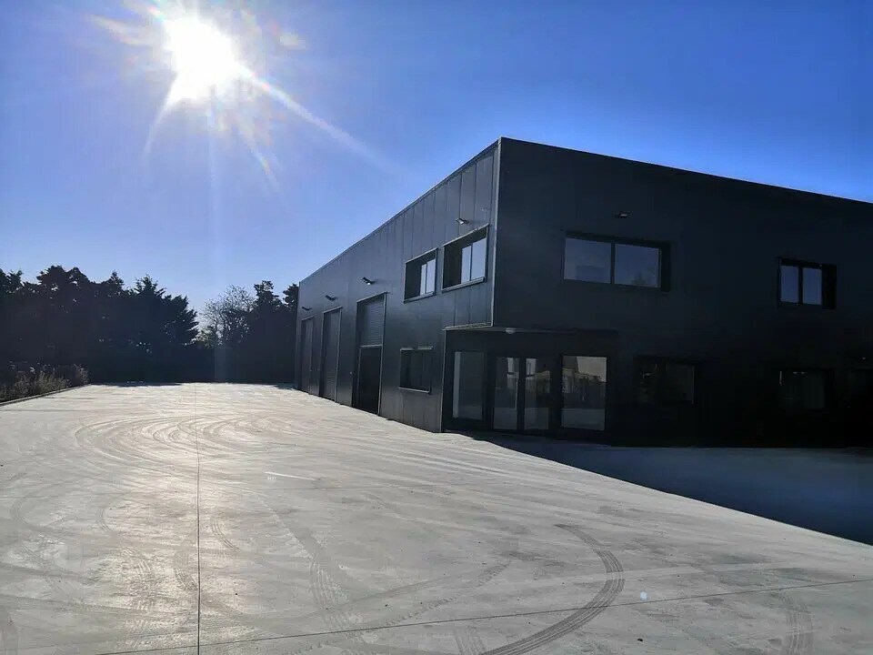 Location Local d'activités 490 m² - Photo 1