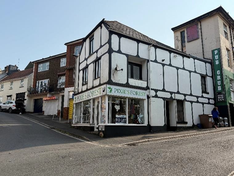 2 Strand Hl, Dawlish to rent - Building Photo - Image 2 of 2