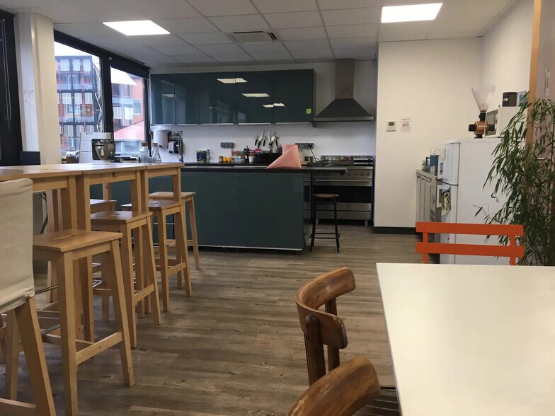 Office in Ivry-sur-Seine to rent - Building Photo - Image 3 of 12