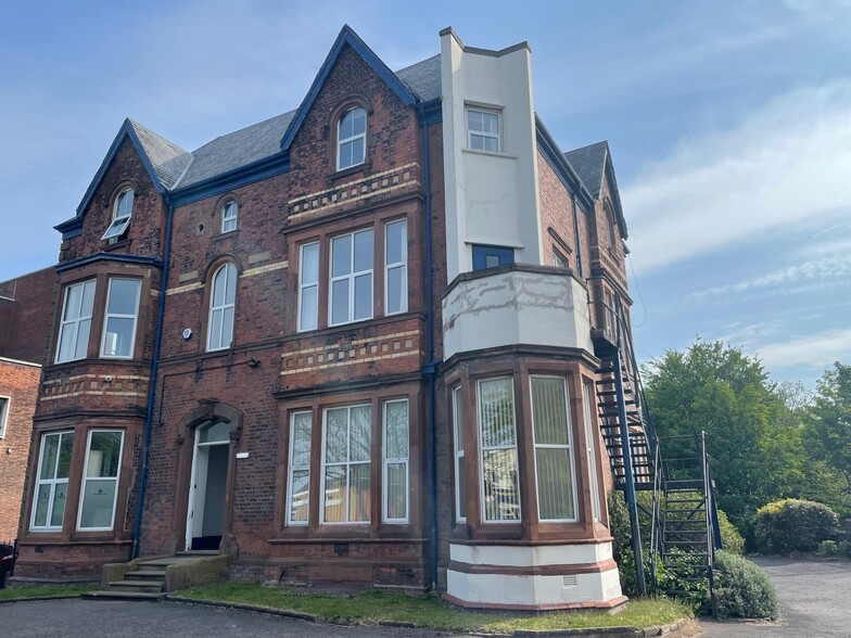 Crosby Rd N, Liverpool for rent - Building Photo - Image 1 of 3