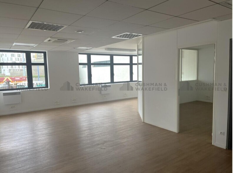 16 Rue Jean Jacques Rousseau, Issy-les-Moulineaux to rent - Building Photo - Image 3 of 24