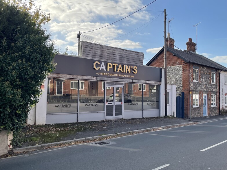 13-15 Earls Court Rd, Amesbury for sale - Building Photo - Image 3 of 6