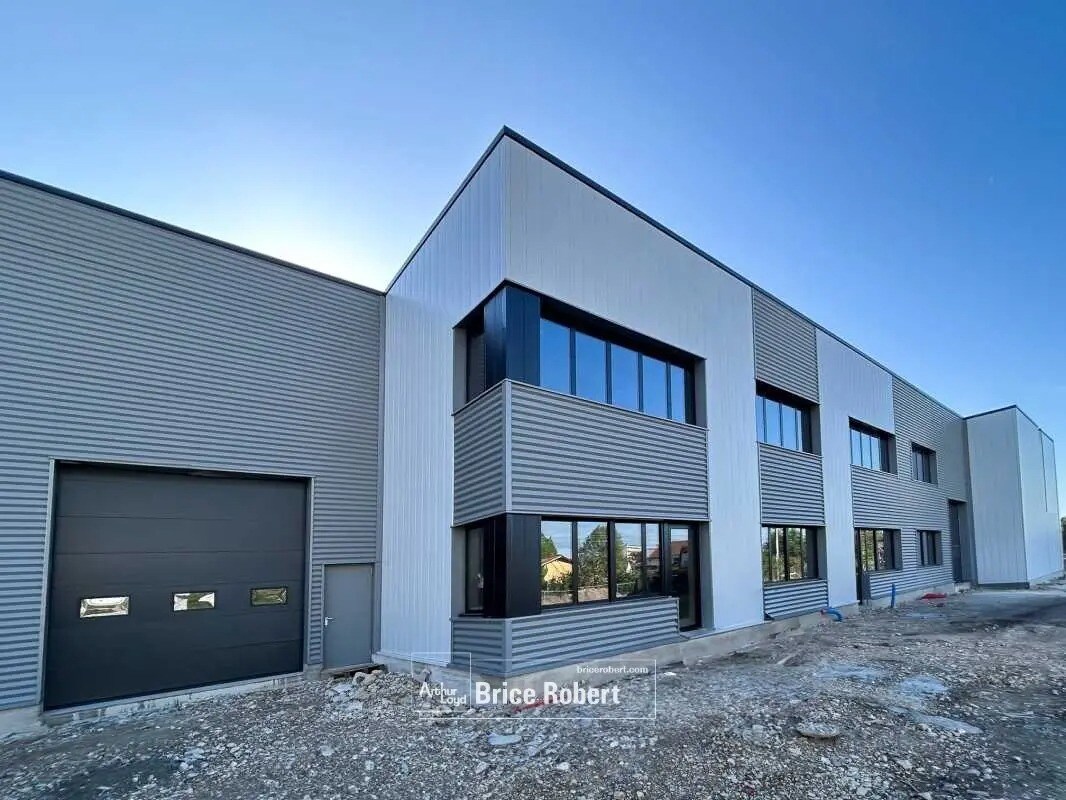 Light Industrial in Pierre-Bénite to rent Building Photo- Image 1 of 5