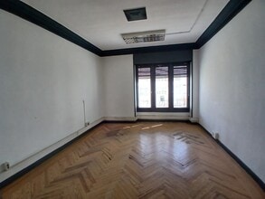 Retail in Madrid, Madrid to rent Interior Photo- Image 2 of 14