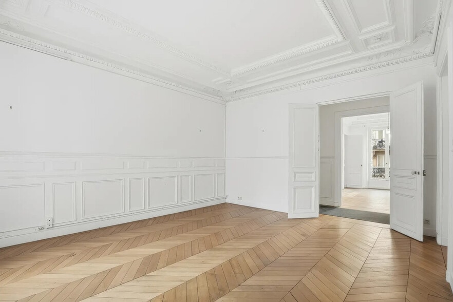 Office in Paris for sale - Interior Photo - Image 2 of 6