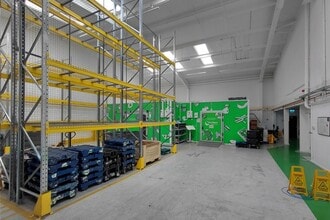 6-8 Midleton Industrial Estate, Guildford to rent Interior Photo- Image 2 of 8
