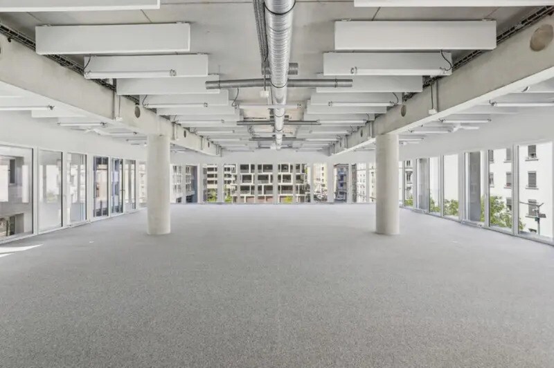 Office in Lyon for sale Interior Photo- Image 1 of 10