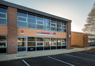 891-895 Plymouth Rd, Slough to rent Building Photo- Image 1 of 3