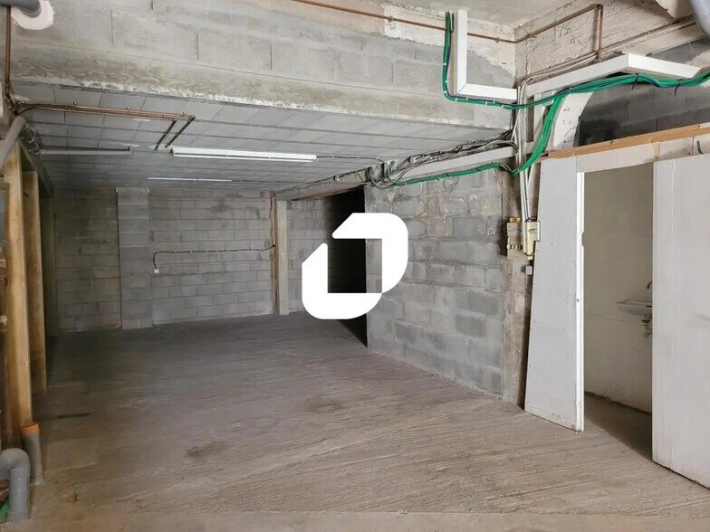 Light Industrial in Nantes to rent - Interior Photo - Image 3 of 4