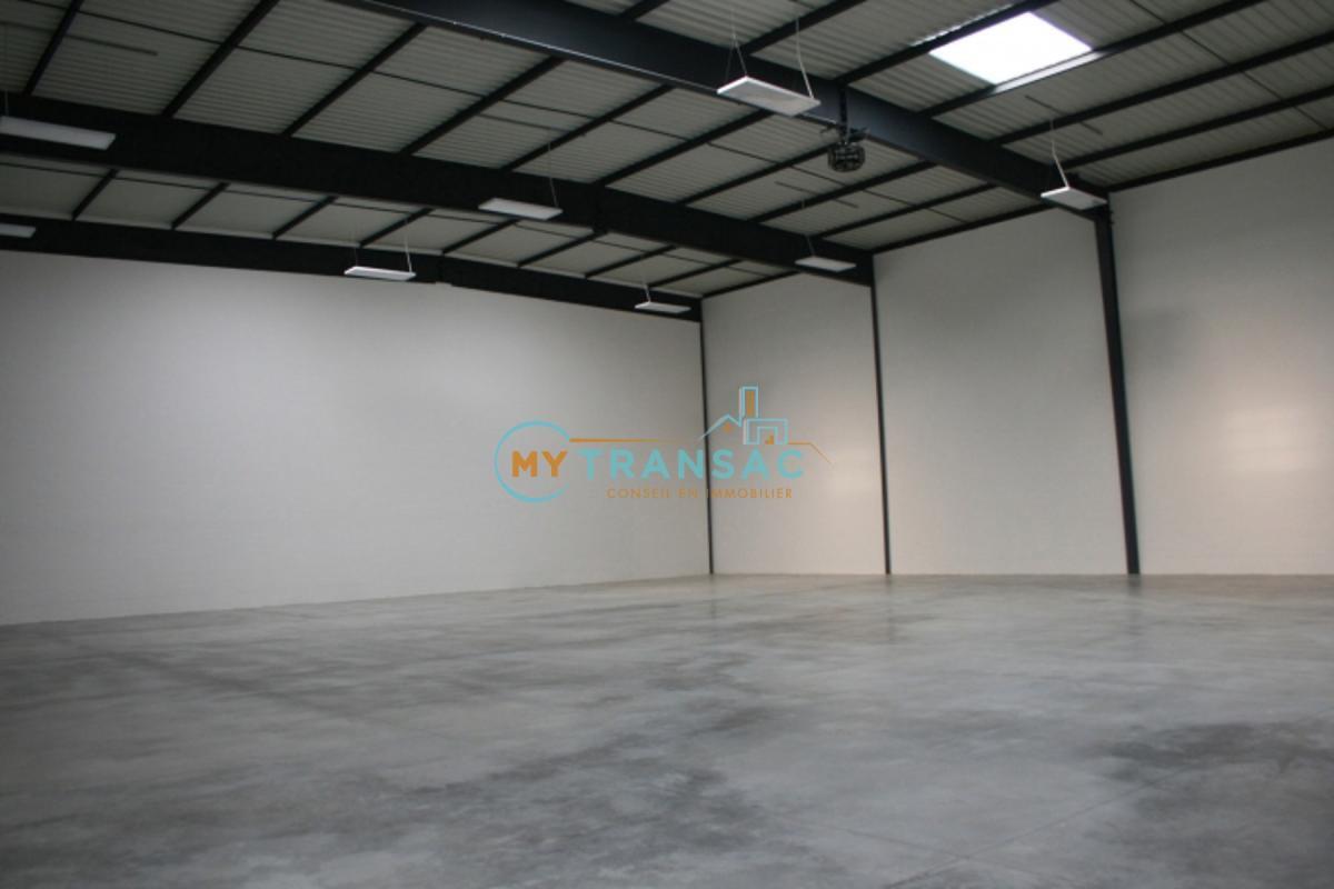 Light Industrial in Lieusaint to rent Interior Photo- Image 1 of 10